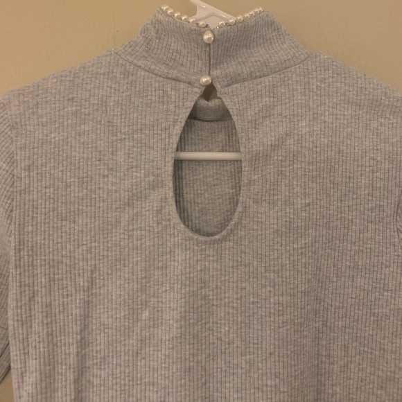 NWT Urban Outfitters Pearl Turtleneck - Picture 5 of 7
